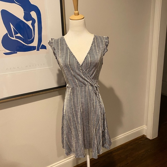 Casual Wrap Dress - Picture 1 of 3